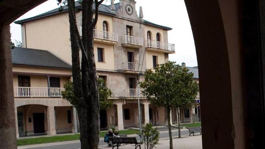 La plaza mayor de Llaranes.