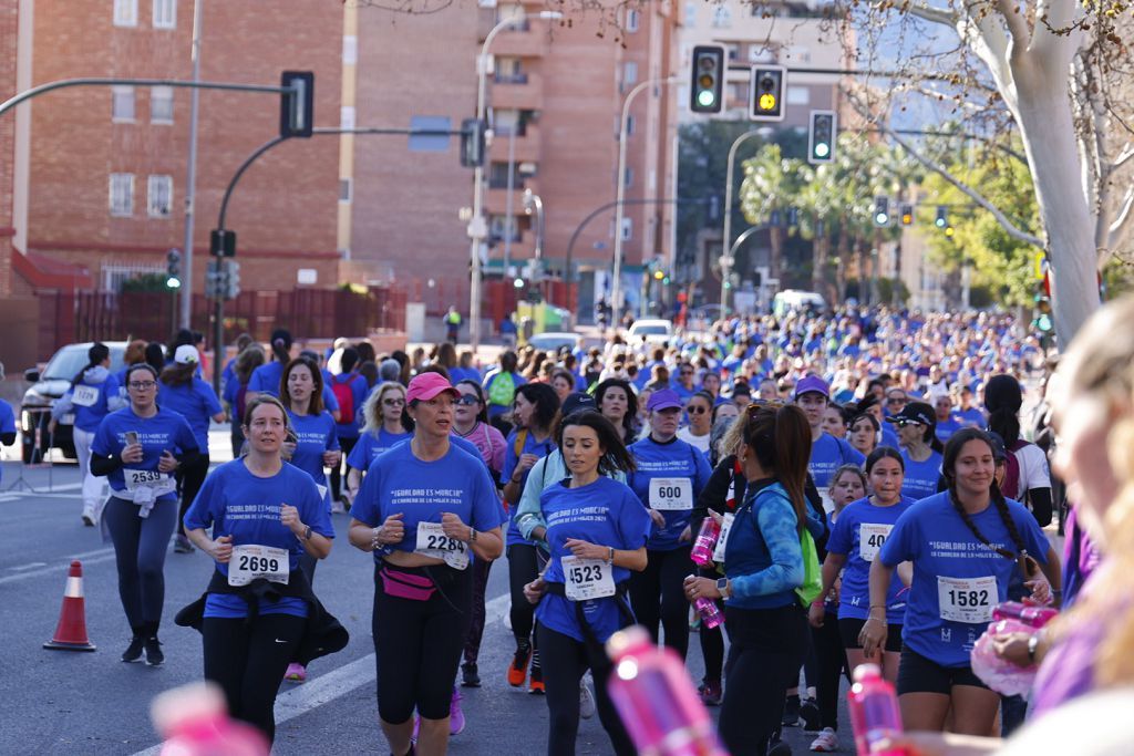 Imágenes del recorrido de la Carrera de la Mujer: avenida Pío Baroja y puente del Reina Sofía (I)