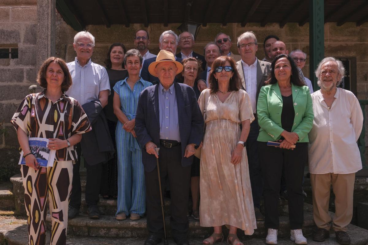 La Editorial Galaxia recibe o Premio Trasalba 2025 na Casa Museo de Ramón Otero Pedrayo, en Amoeiro La Editorial Galaxia recibe o Premio Trasalba 2025 na Casa Museo de Ramón Otero Pedrayo, en Amoeiro