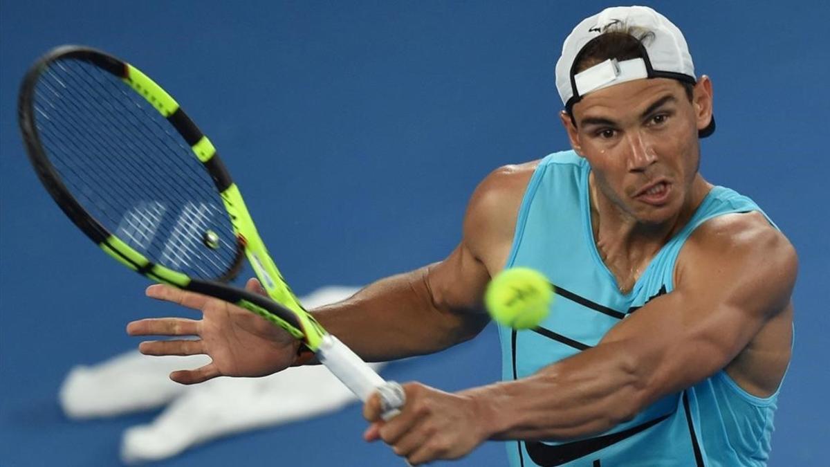 Rafael Nadal, durante un entrenamiento en Melbourne previo al Abierto de Australia.