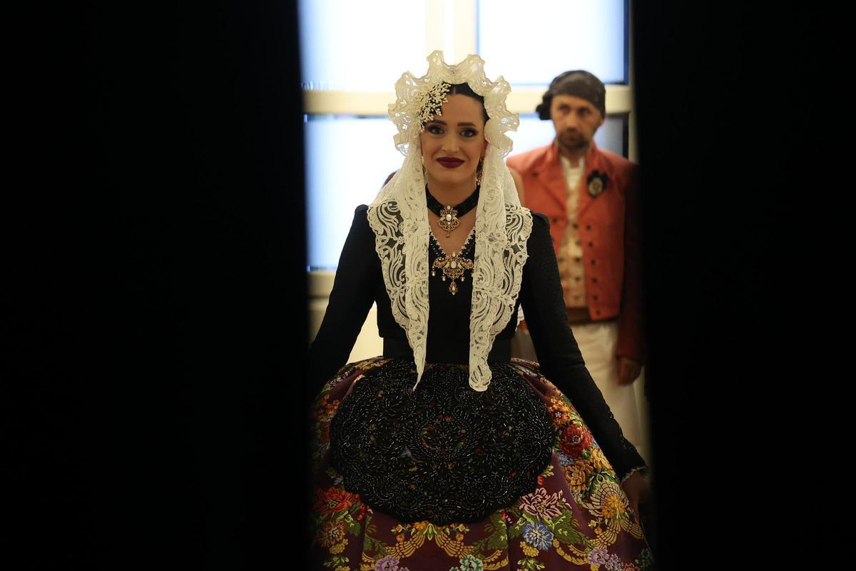 Carmen Prades visita Alicante para la proclamación de la Bellea del Foc, María Pastor