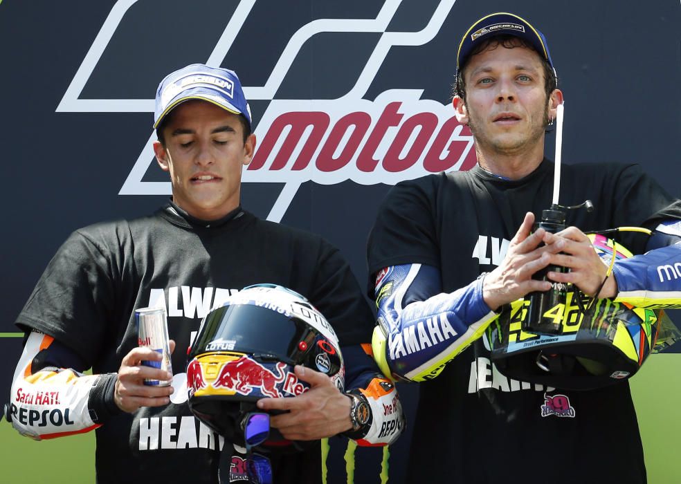 Los pilotos rinden homenaje a Luis Salom