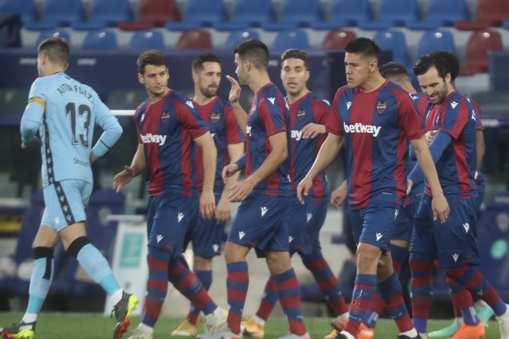 Las mejores fotos del Levante UD - Osasuna