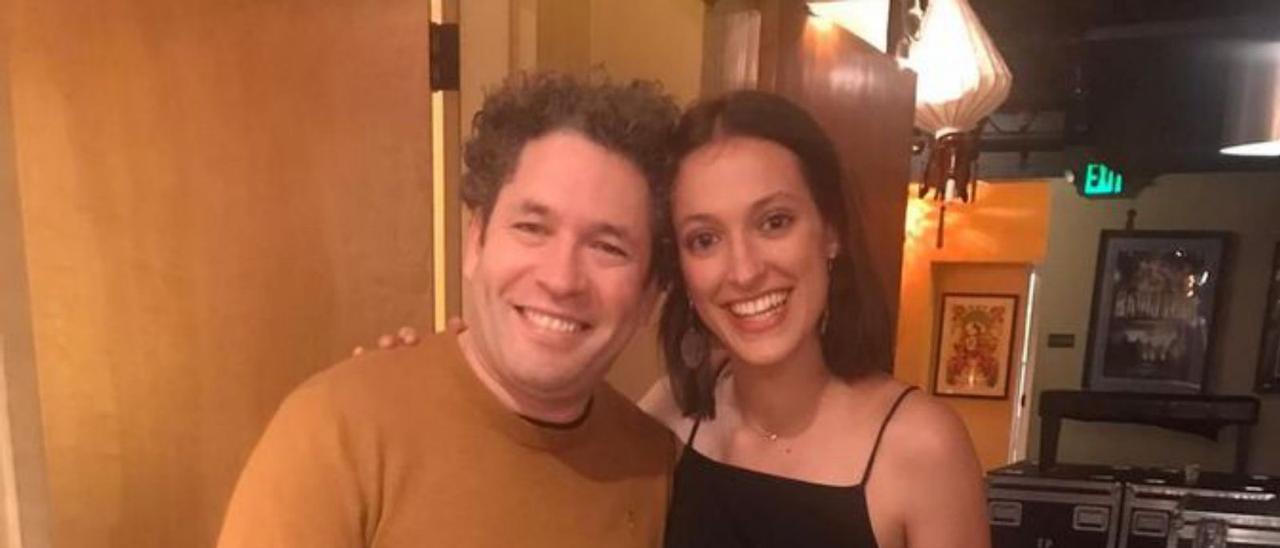 Gustavo Dudamel, con la ovetense Laura Torroba. | María Romero