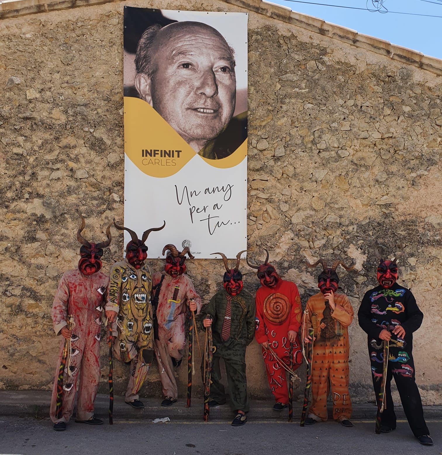 Tributo a Carles Costa en Sant Joan con una ‘trobada de dimonis’