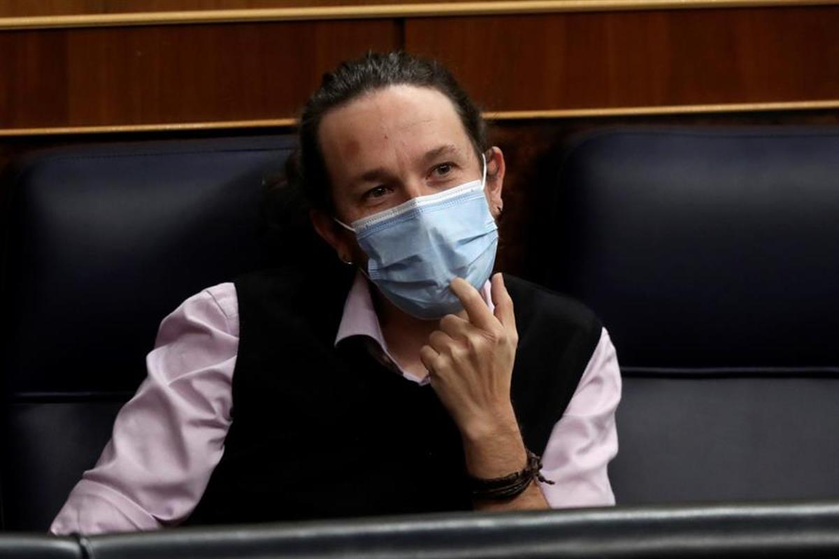 Iglesias es querella contra un coronel retirat per danyar el «seu honor personal» com a membre del Govern