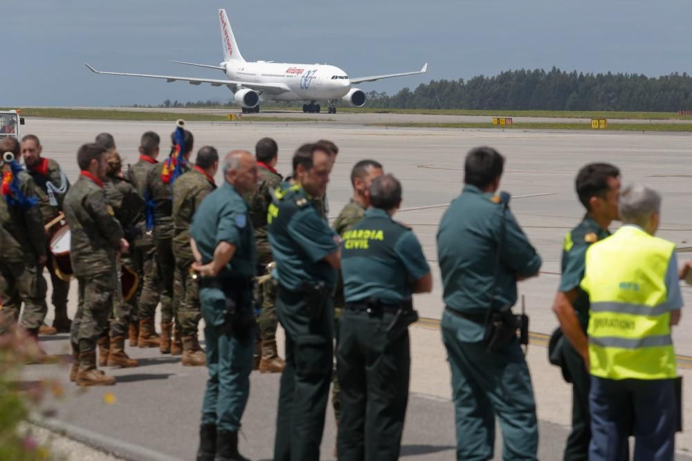 Llegada al aeropuerto de Asturias de los militares procedentes de Polonia