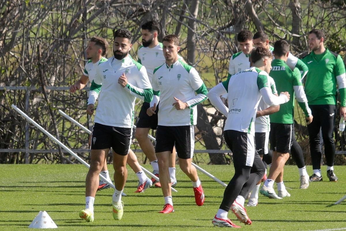 Los futbolistas del Córdoba CF, durante el entrenamiento del pasado sábado.