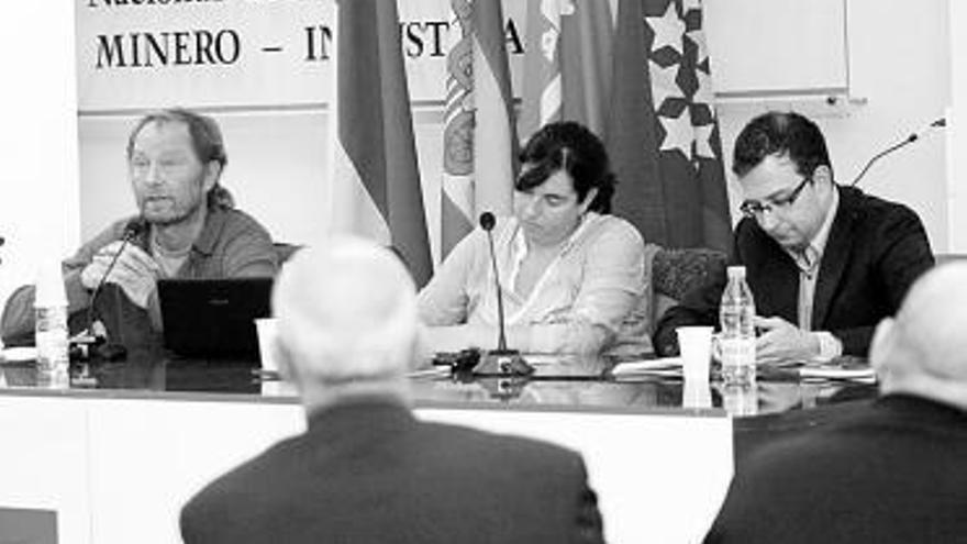 Holm-Detlev Köhler, Paula Díaz y Fernando Rubiera, durante la conferencia.