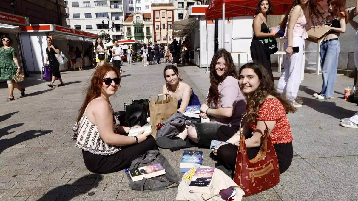 La Feria del Libro de Gijón arranca más juvenil y numerosa que nunca: "Las expectativas son muy altas"