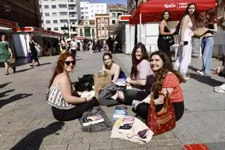 El inicio de la Feria del Libro de Gijón, en imágenes