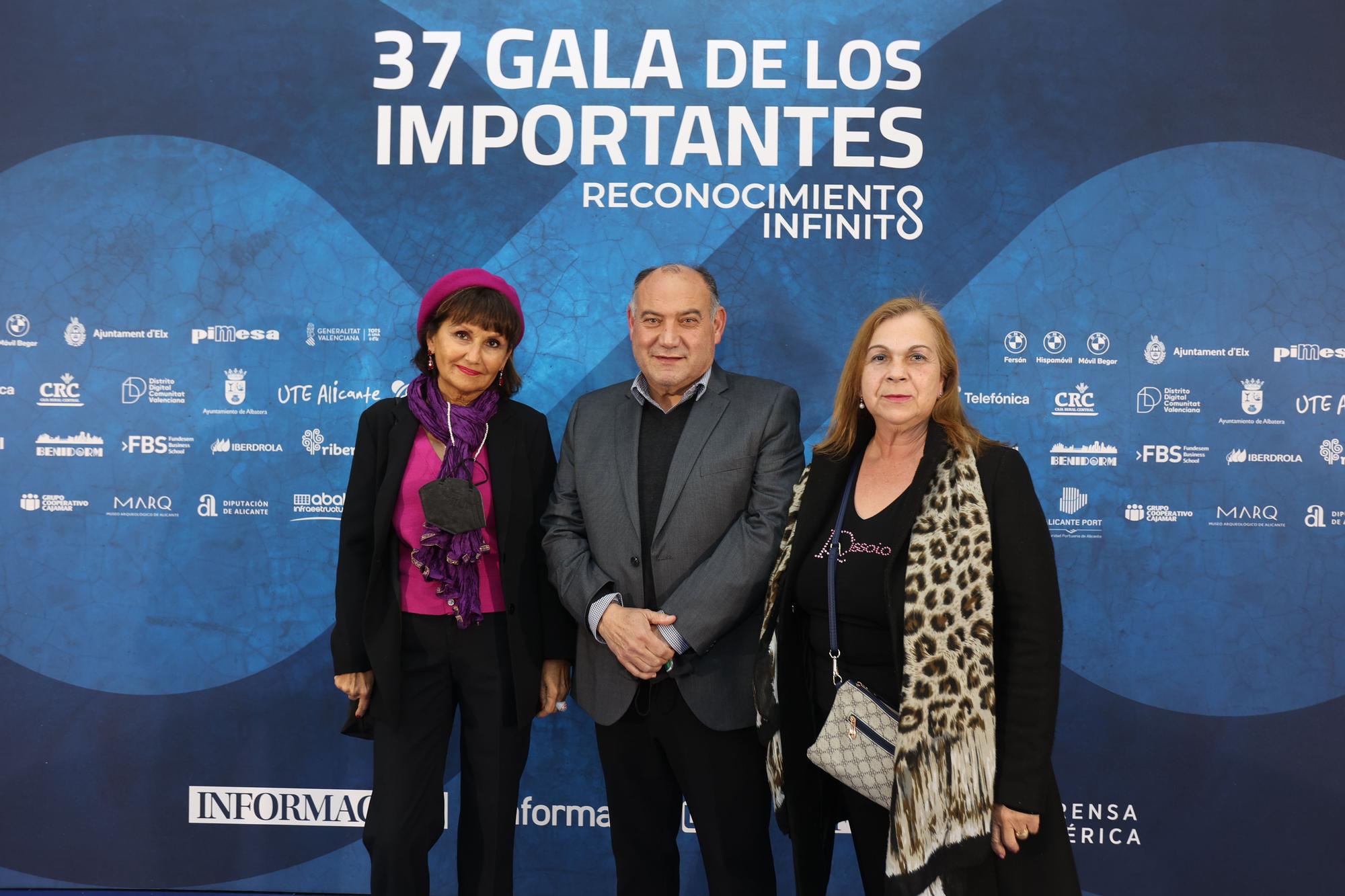 Luis Vicente Mateo (alcalde de Benferri), Rosa Mateo Rocamora (su mujer) y Cecilia Rojas Ejecutiva de cuentas de Información.