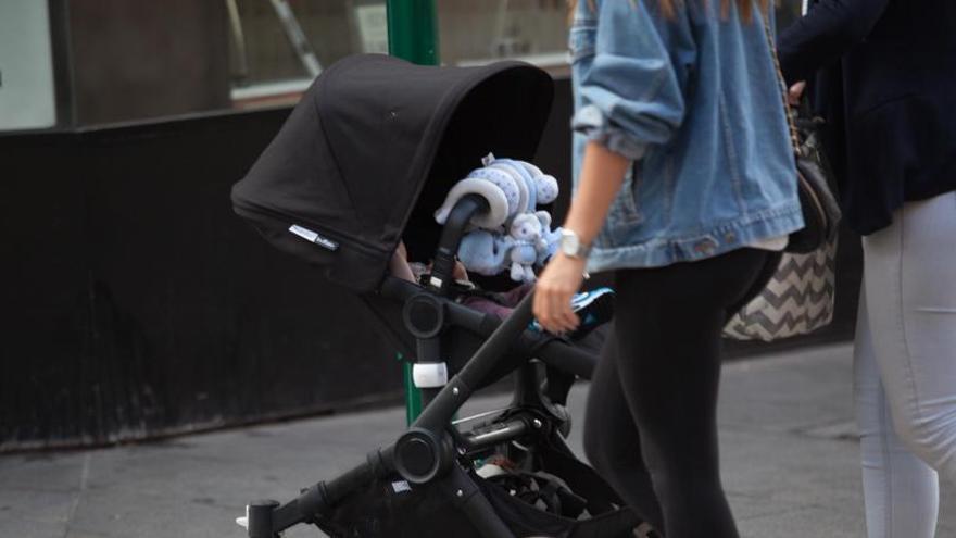 Cerca de 3.000 parejas de la Comunidad están pendientes de adoptar un niño