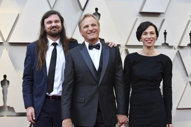 Ariadna Gil de Cortana junto a Viggo Mortensen y el hijo del actor