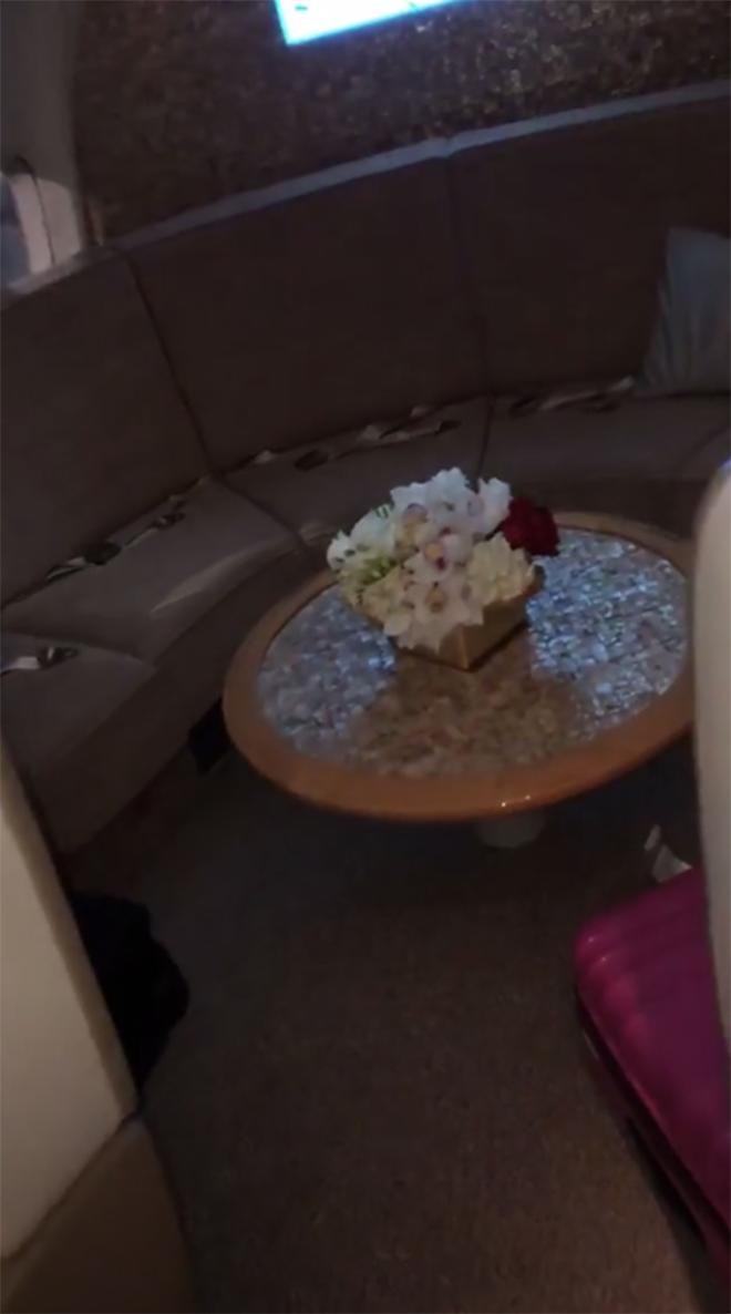 Mesa del avión privado de Kim Kardashian y Kanye West