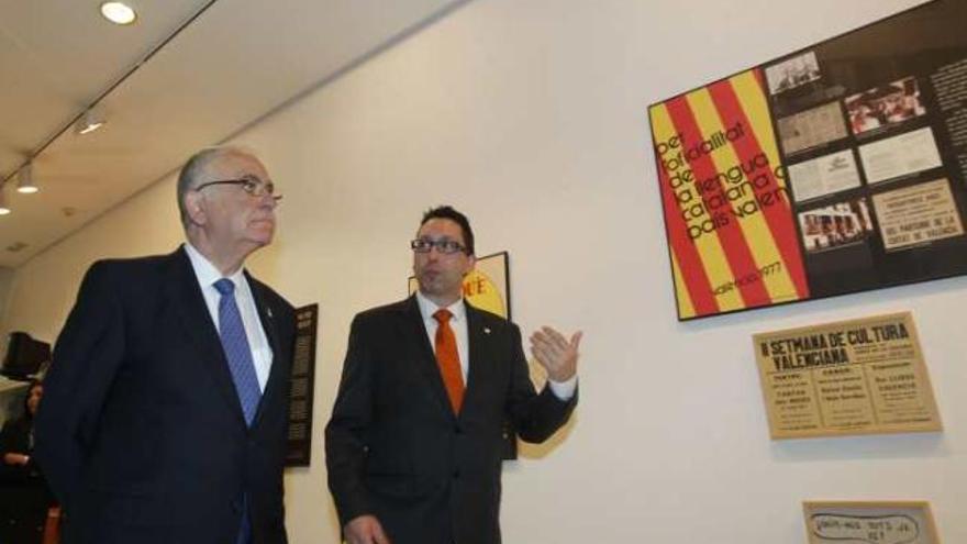 El presidente de las Cortes, Juan Cotino, con el vicerrector Carles Cortes, ayer en Valencia.