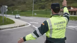 Detenido tras eludir un control de la Guardia Civil en Santiago y lanzar una bolsa de cocaína por la ventanilla