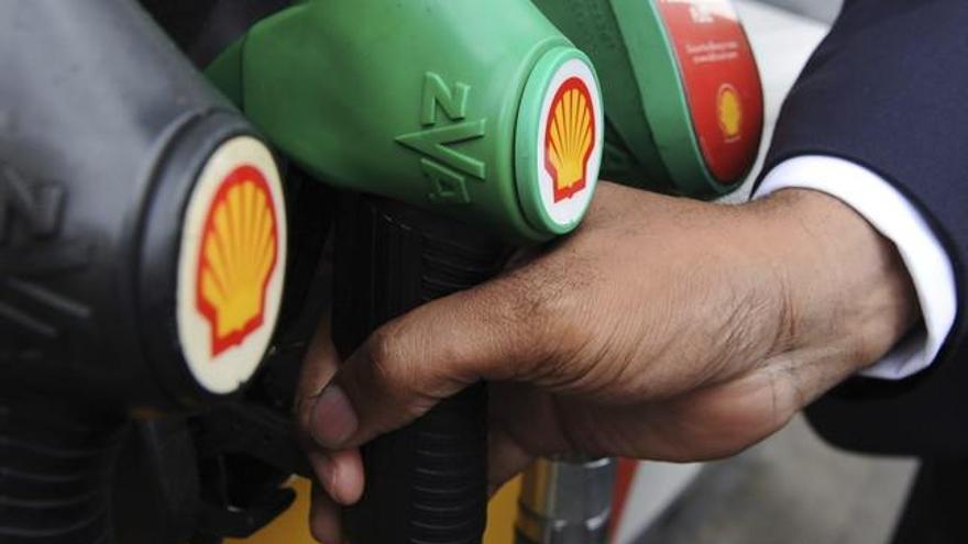 El beneficio de Shell baja el 87% en el 2015 y la compañía anuncia 10.000 despidos