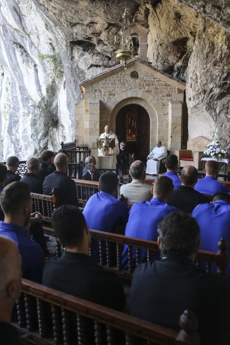 Ofrenda del Real Oviedo a la Santina