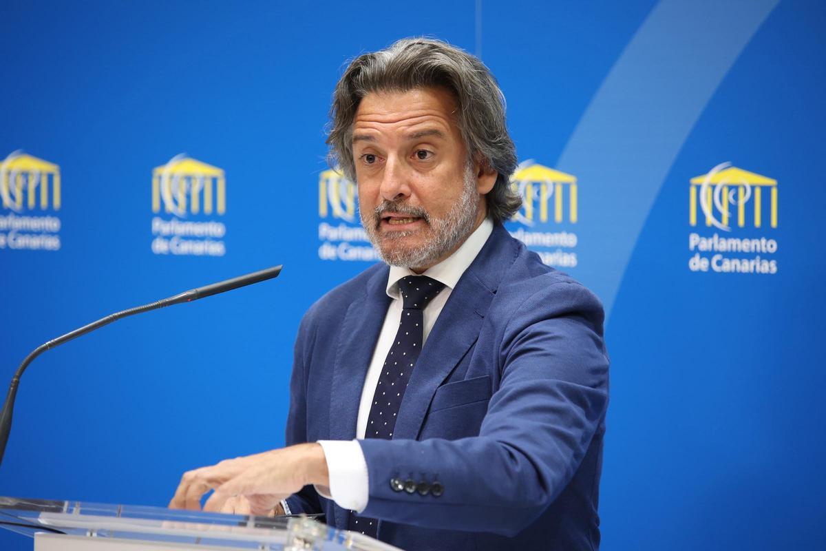 El vicepresidente segundo del Parlamento de Canarias y ex presidente del mismo, Gustavo Matos, comparece en el Parlamento de Canarias