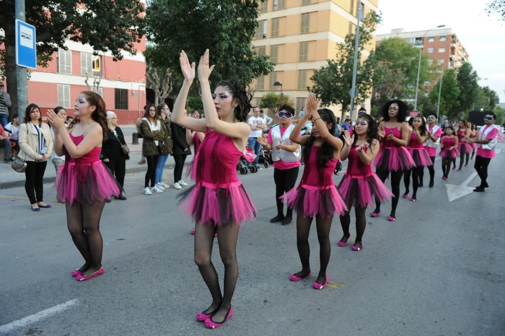 Vistabella saca su carnaval a las calles