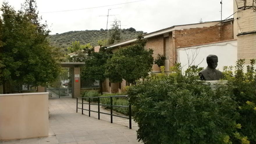 Familias de Nueva Carteya denuncian la falta de personal de cocina en el comedor escolar