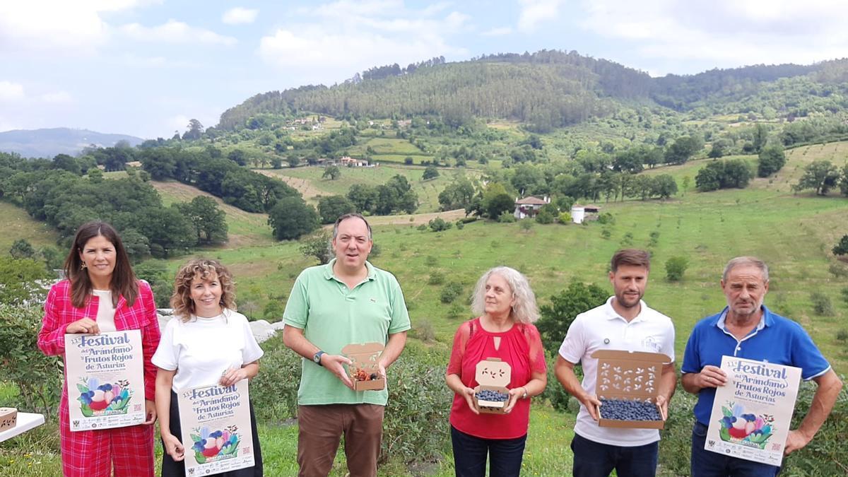 Por la izquierda, Elena Sánchez, Rocío Vega, Alejandro Vega, Pilar Oro, Adrián García y Juan Carlos García
