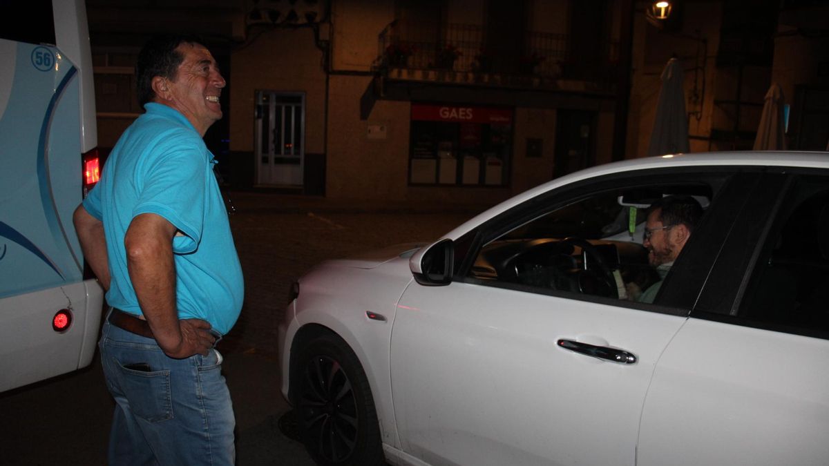 Primero viajero de autobús en la estación AV de Otero de Sanabria