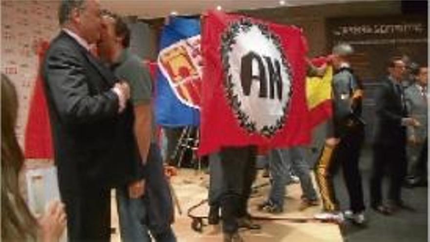 Un moment de l&#039;atac feixista de fa vuit anys a la Llibreria a Blanquerna