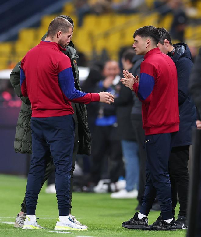 Supercopa de España. Los jugadores inspeccionan el césped antes de la semifinal entre el FC Barcelona y el Osasuna