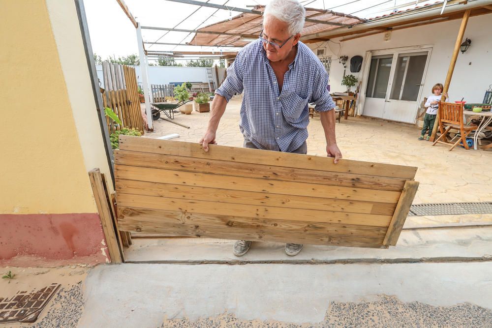 La obra realizada por la CHS en 2010 para evitar que el canal se inundara con caudales de las avenidas de las ramblas inunda tres barrio rurales de Pilar de la Horadada cuando hay lluvias torrenciales