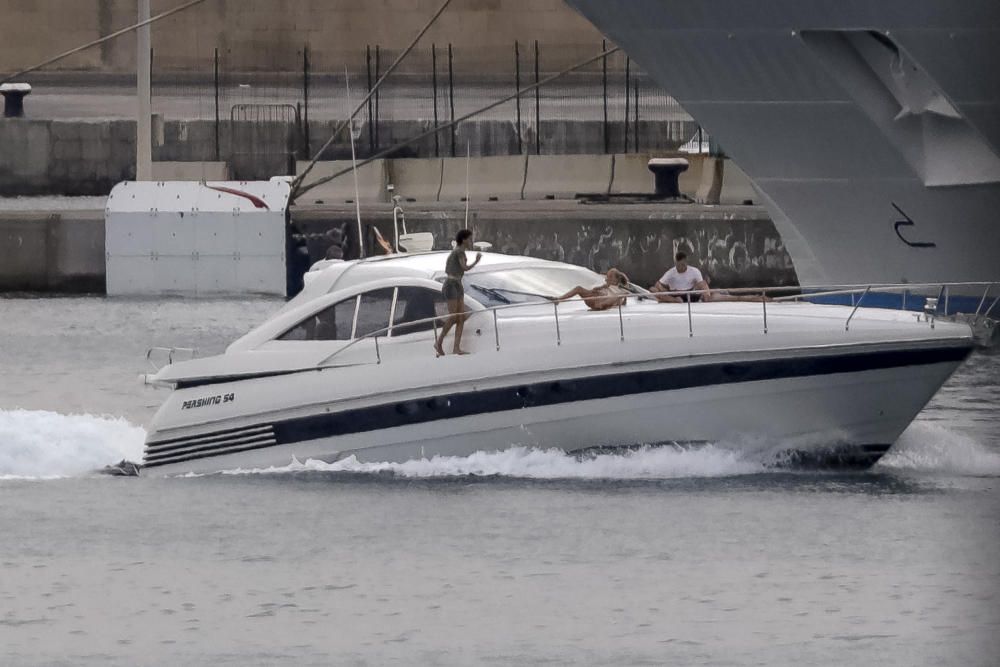 Die Königsfamilie und ihre Yacht "Somni"