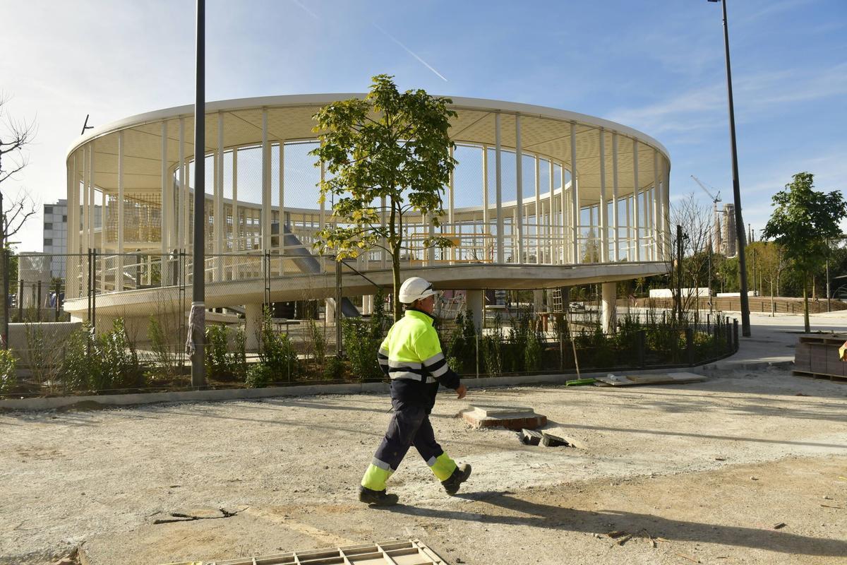 La nueva Glòries se deja ver durante la recta final de las obras