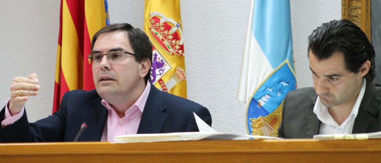 Joaquín Albaladejo junto al alcalde, Eduardo Dolón