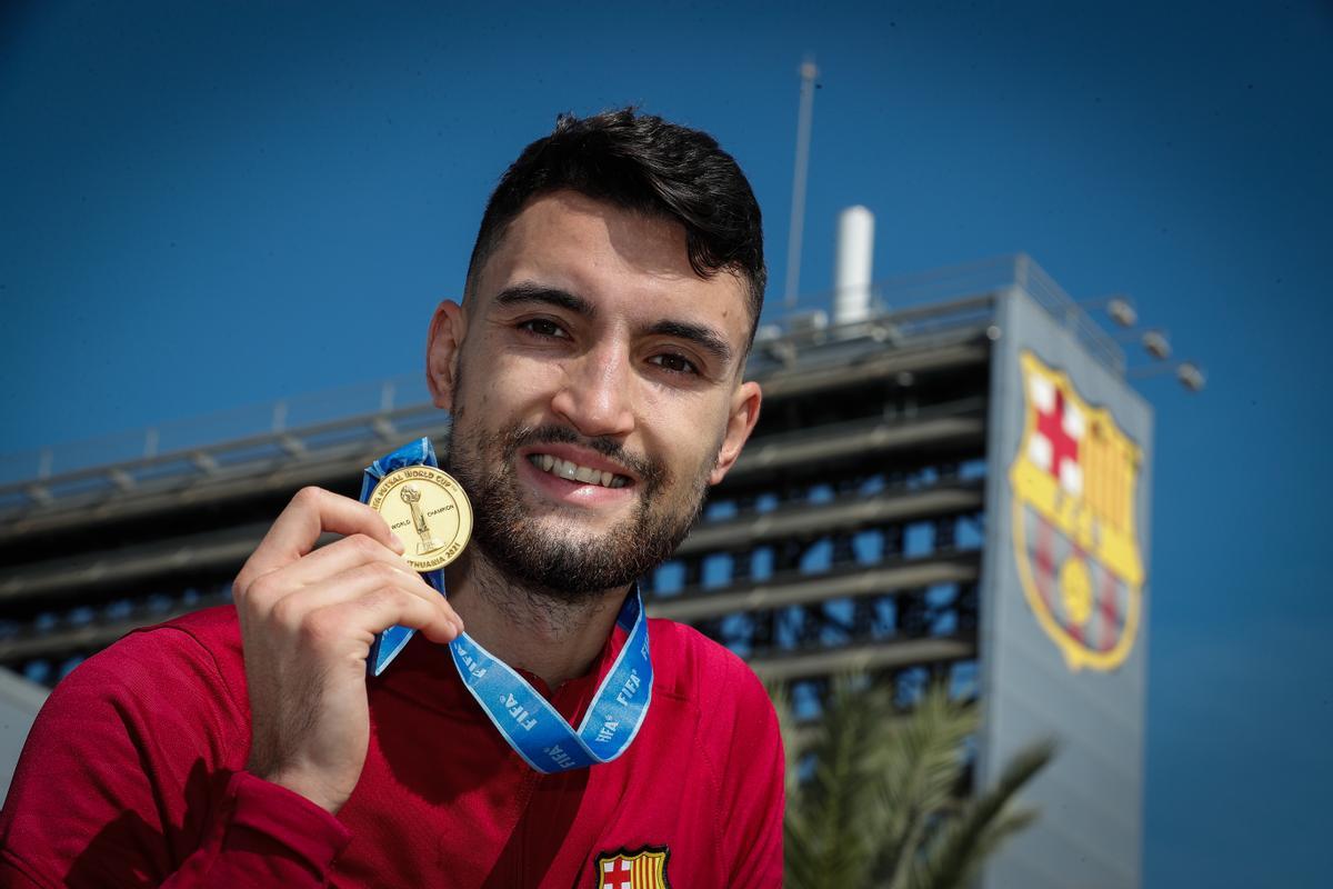 André Coelho posó para SPORT con el oro mundial