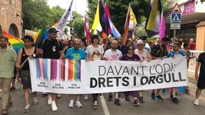 Inicio de la manifestación Lgtbi+ en Nàquera con la ministra Diana Morant al frente.