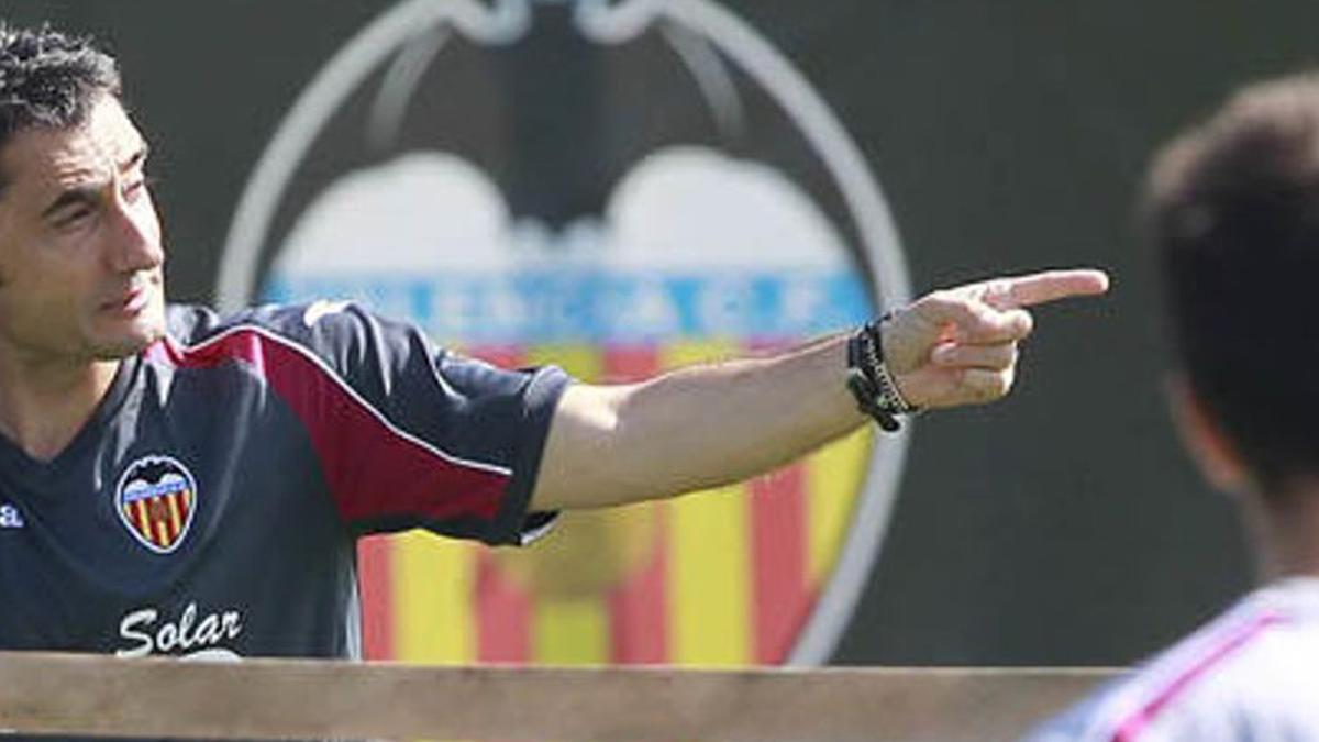 Ernesto Valverde, durante un entrenamiento en el Valencia