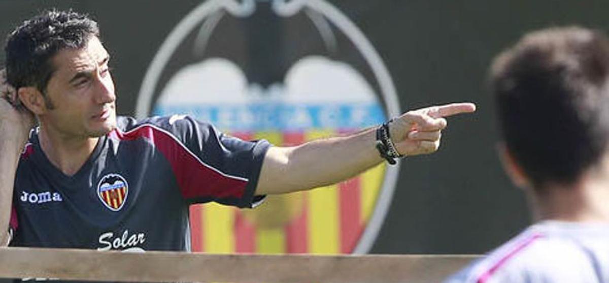 Ernesto Valverde, durante un entrenamiento en el Valencia