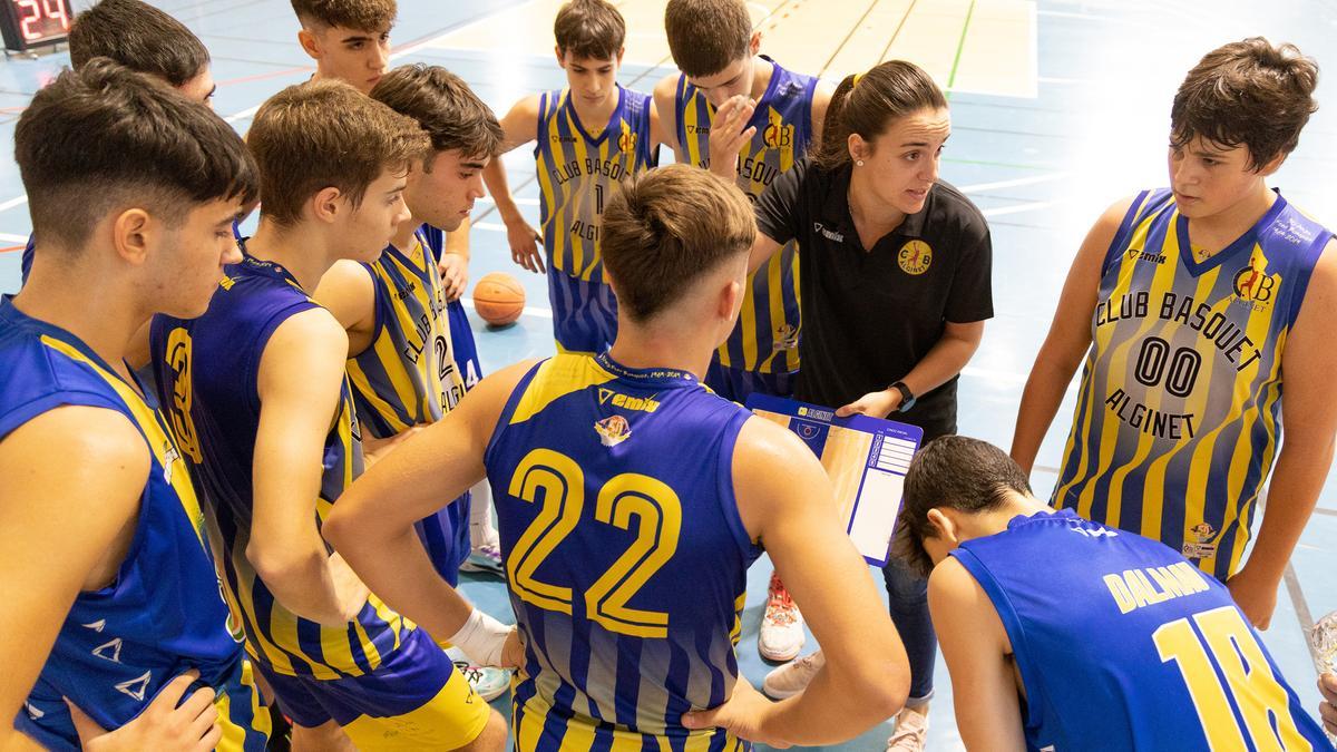 La Federación de Baloncesto de la Comunitat Valenciana (FBCV) ha presentado la oferta de Cursos de Formación de Entrenador que se van a desarrollar durante la temporada 2023-2024.