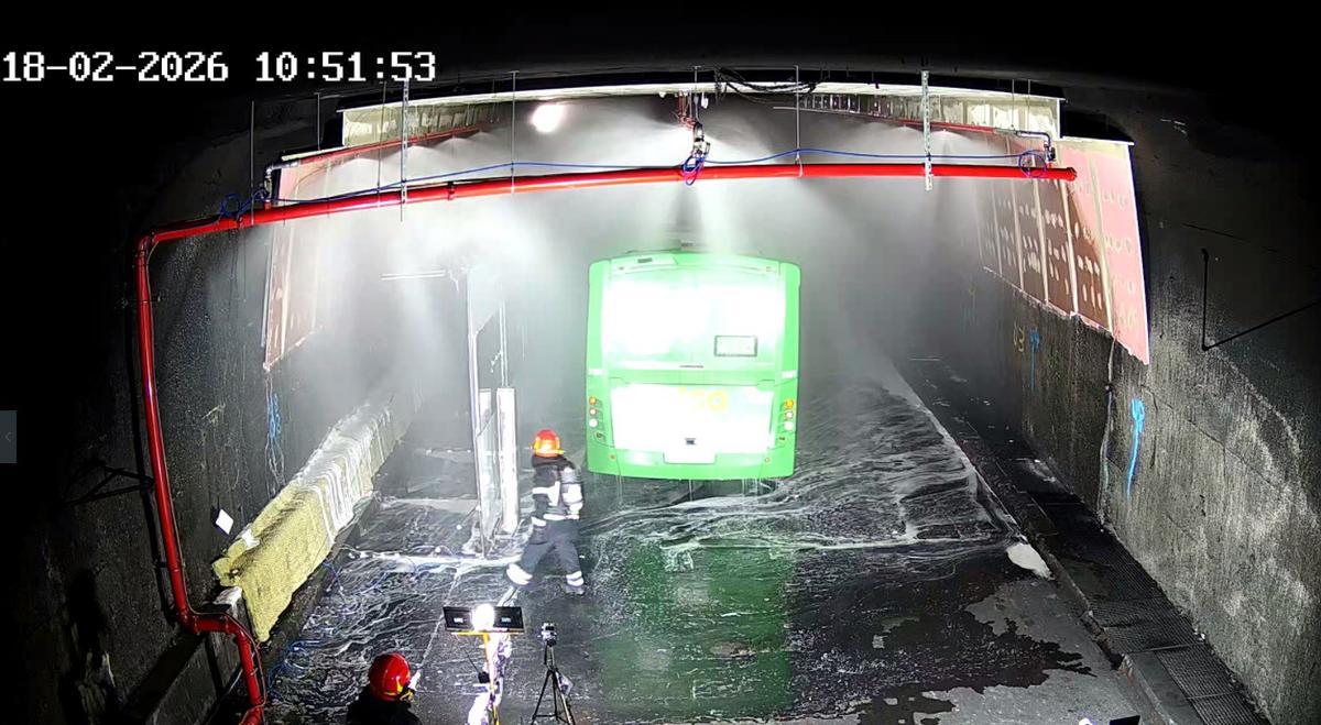 Imagen del simulacro de incendio en un autobús eléctrico.