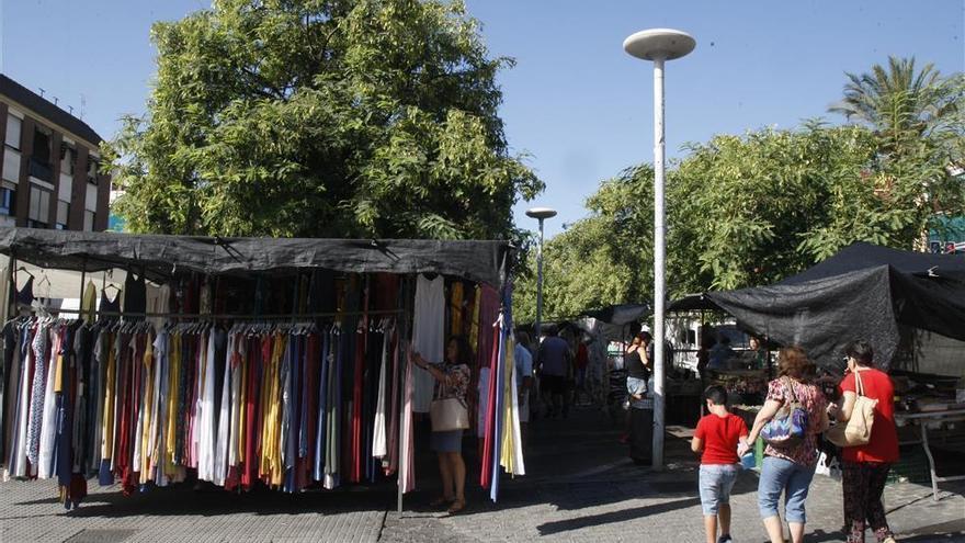 Desescalada en Córdoba: Los mercadillos arrancan al 50% y &quot;sin liquidez para comprar más género&quot;