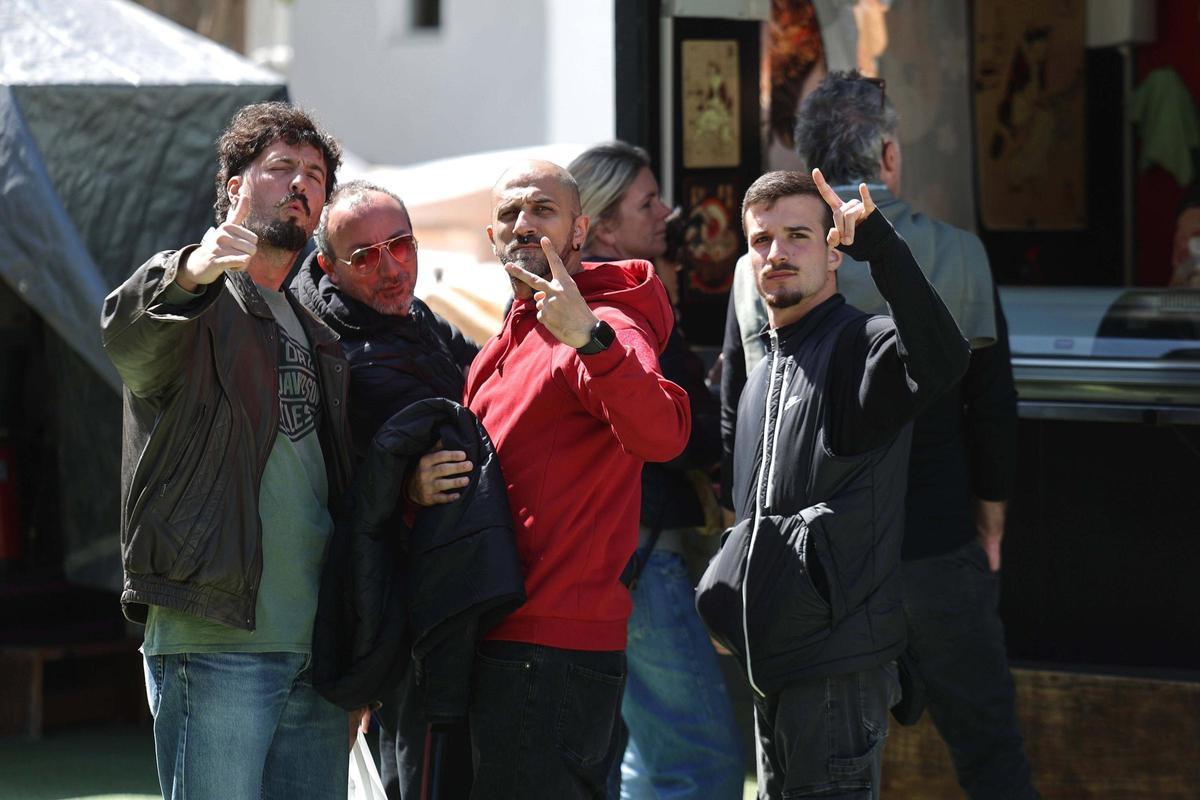 Todas las imágenes del primer día de la temporada del Hippy Market Punta Arabí en Ibiza