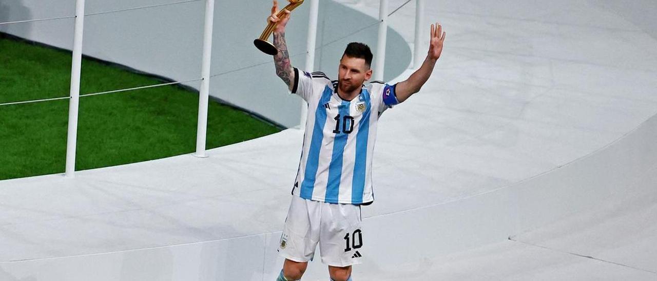 Messi, con la Copa del Mundo.