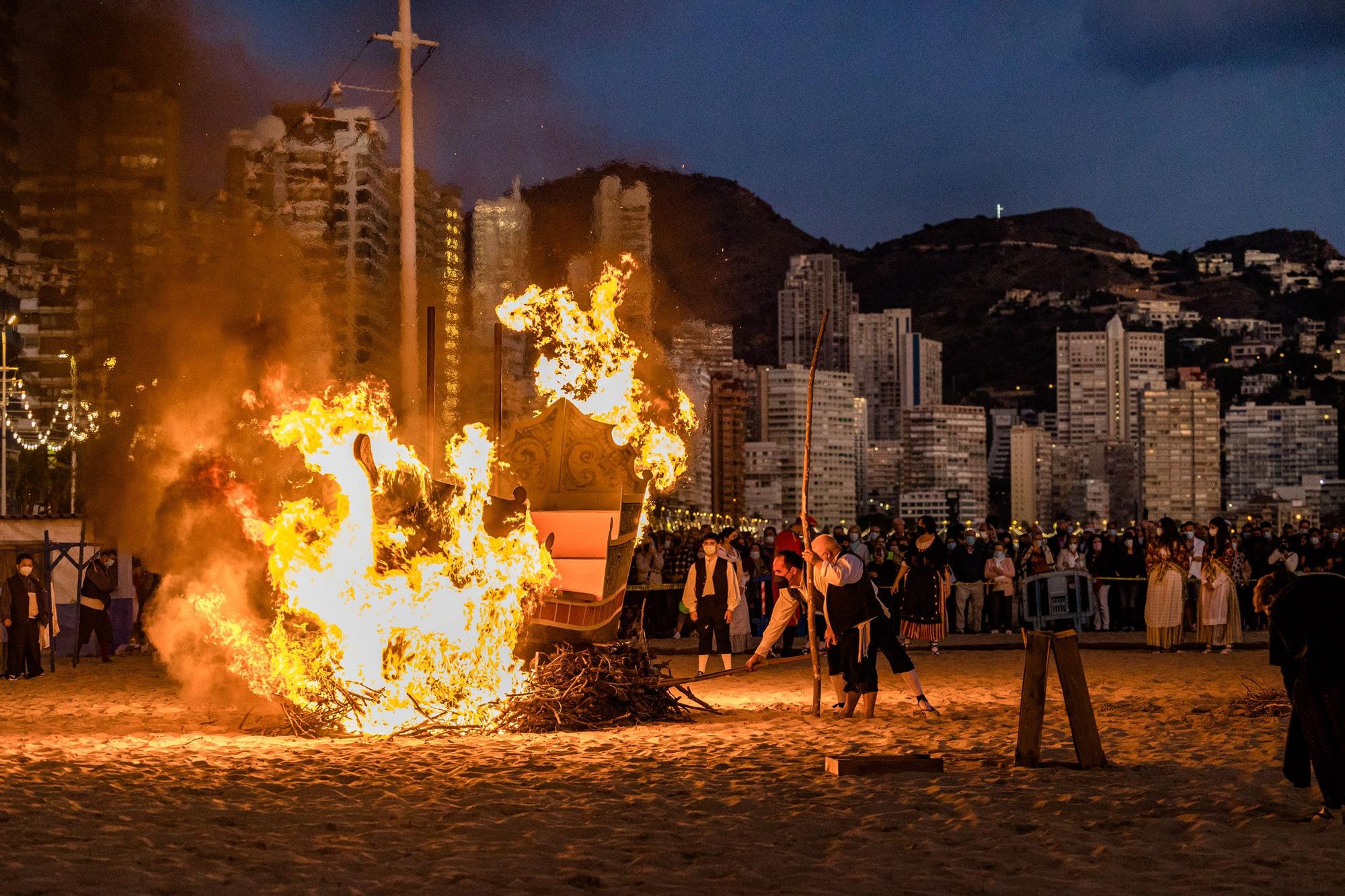 Benidorm revive la fiesta con el Hallazgo de la Virgen en la playa de Levante