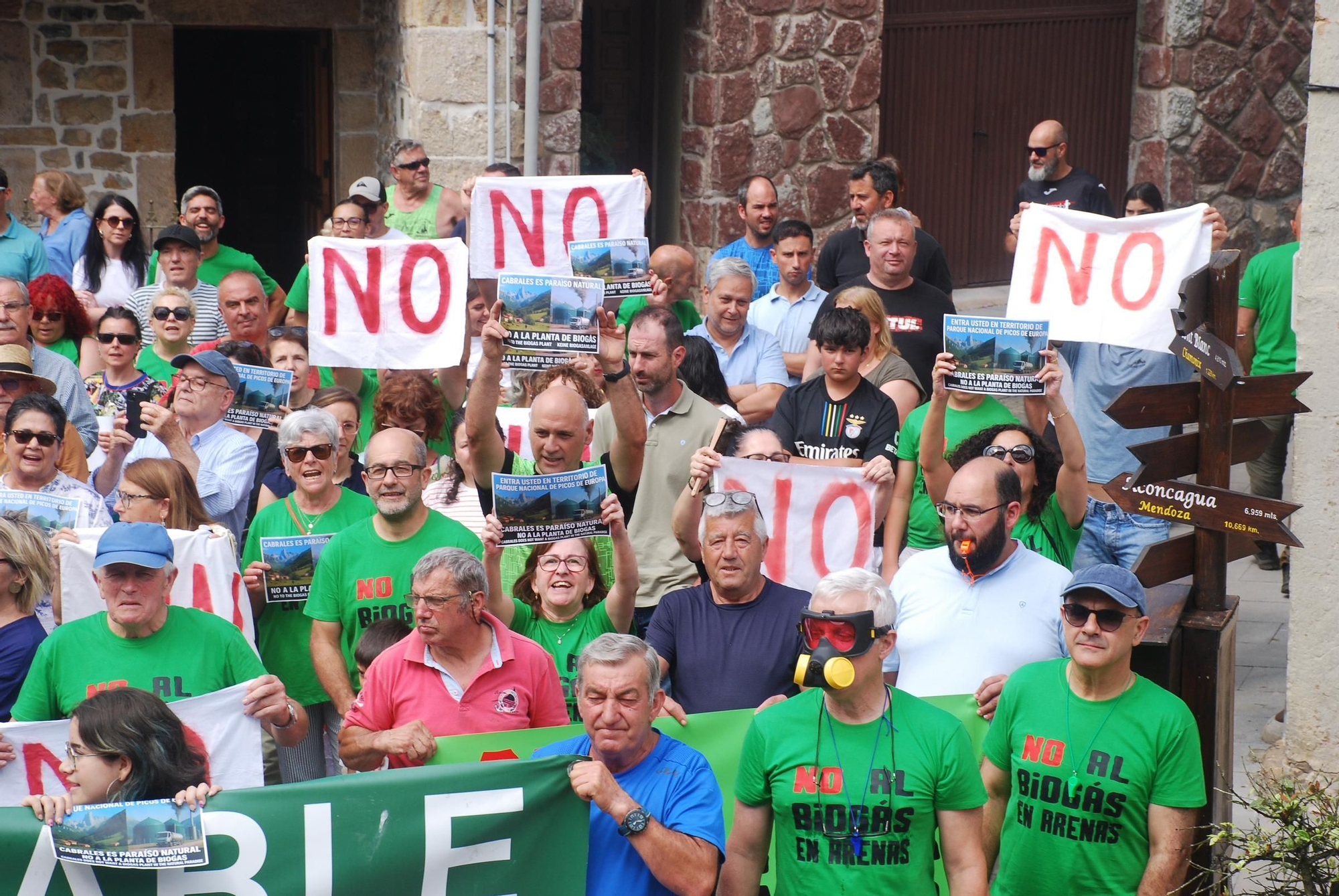 Manifestación contra la planta de biogás en Arenas de Cabrales