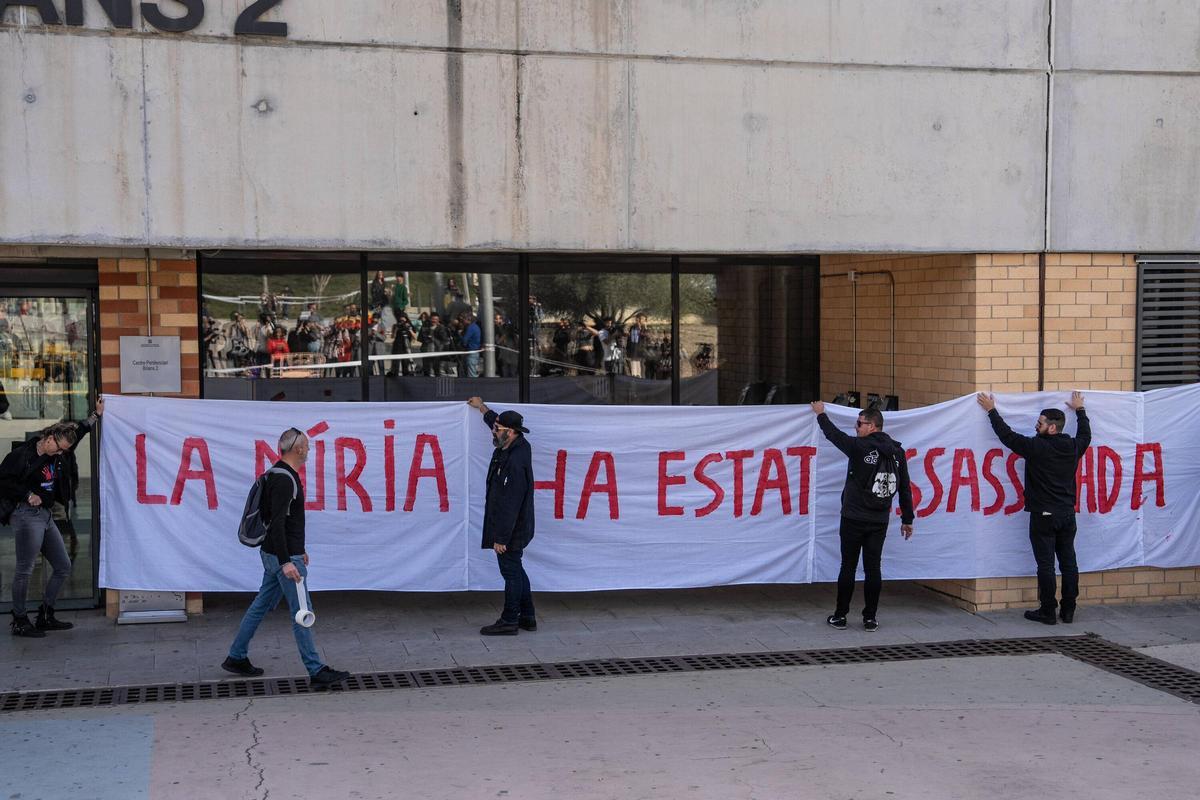 Concentración en Brians 2 por la muerte de Núria, la cocinera asesinada