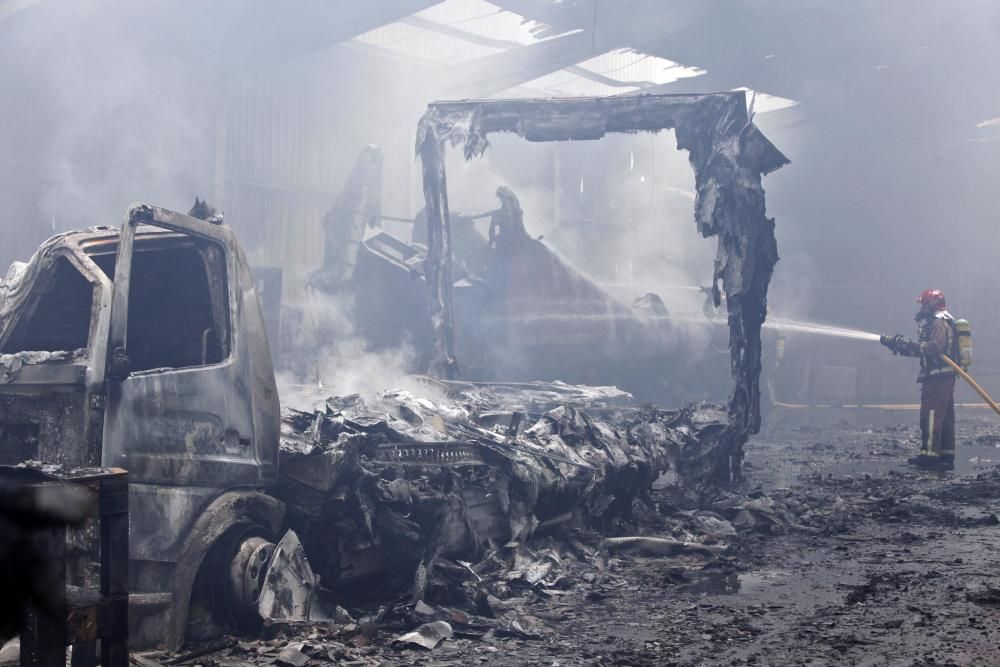 Incendi d'una nau a Porqueres