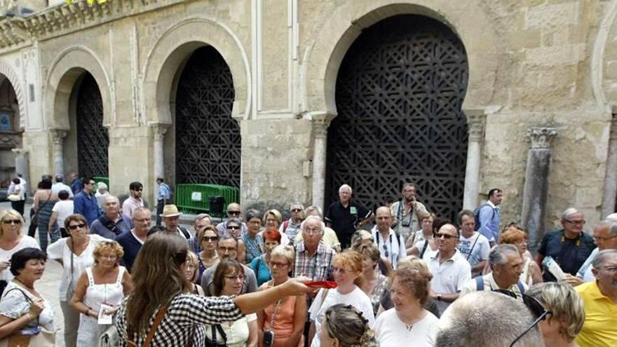 El Ayuntamiento anuncia que luchará contra el intrusismo de los guías turísticos