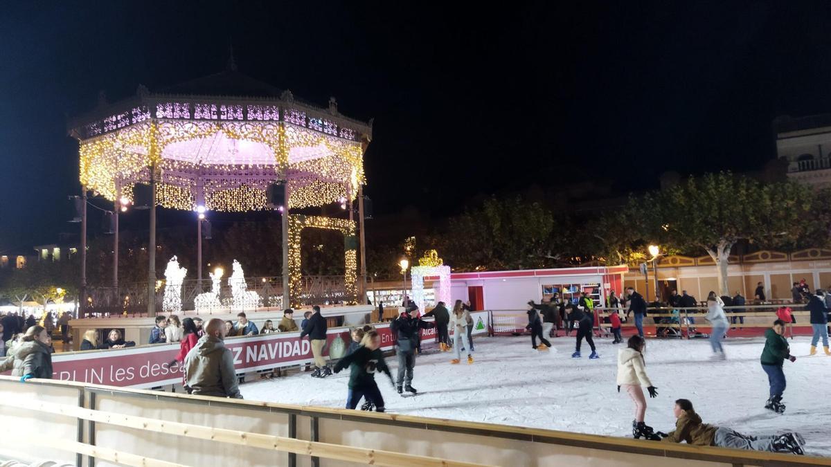 La pista de hielo más grande de España está a media hora de Madrid: más de 1.000 metros cuadrados