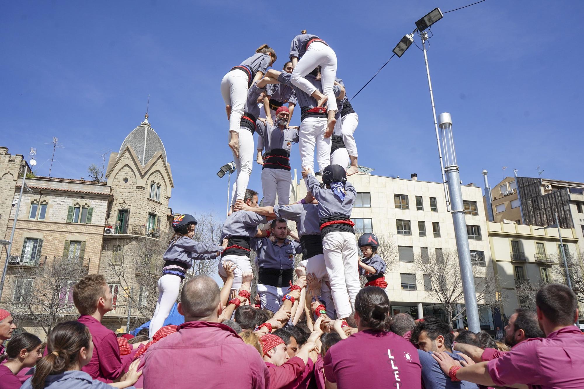 Actuació a la plaça de Sant Domènec de Manresa de la colla castellera Tirallongues amb els Castellers de Lleida i els del Riberal